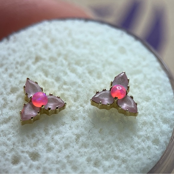 Anatometal Yellow Gold with Pink Opal Threadless Ends - Picture 5 of 7